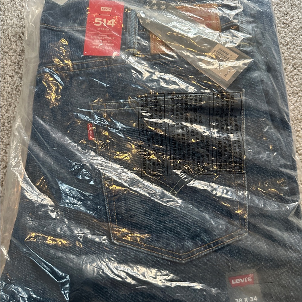 New with tags - Levi’s 514 Straight Jeans 38x34